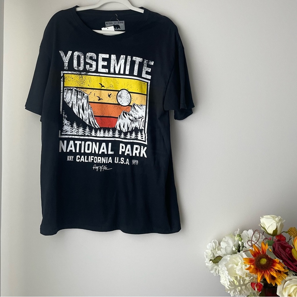 Ring of Fire Mens Black Graphic ‘Yosemite’ Short Sleeve T-Shirt Size Large
